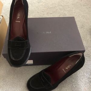 Genuine Prada pumps blk suede excellent condition